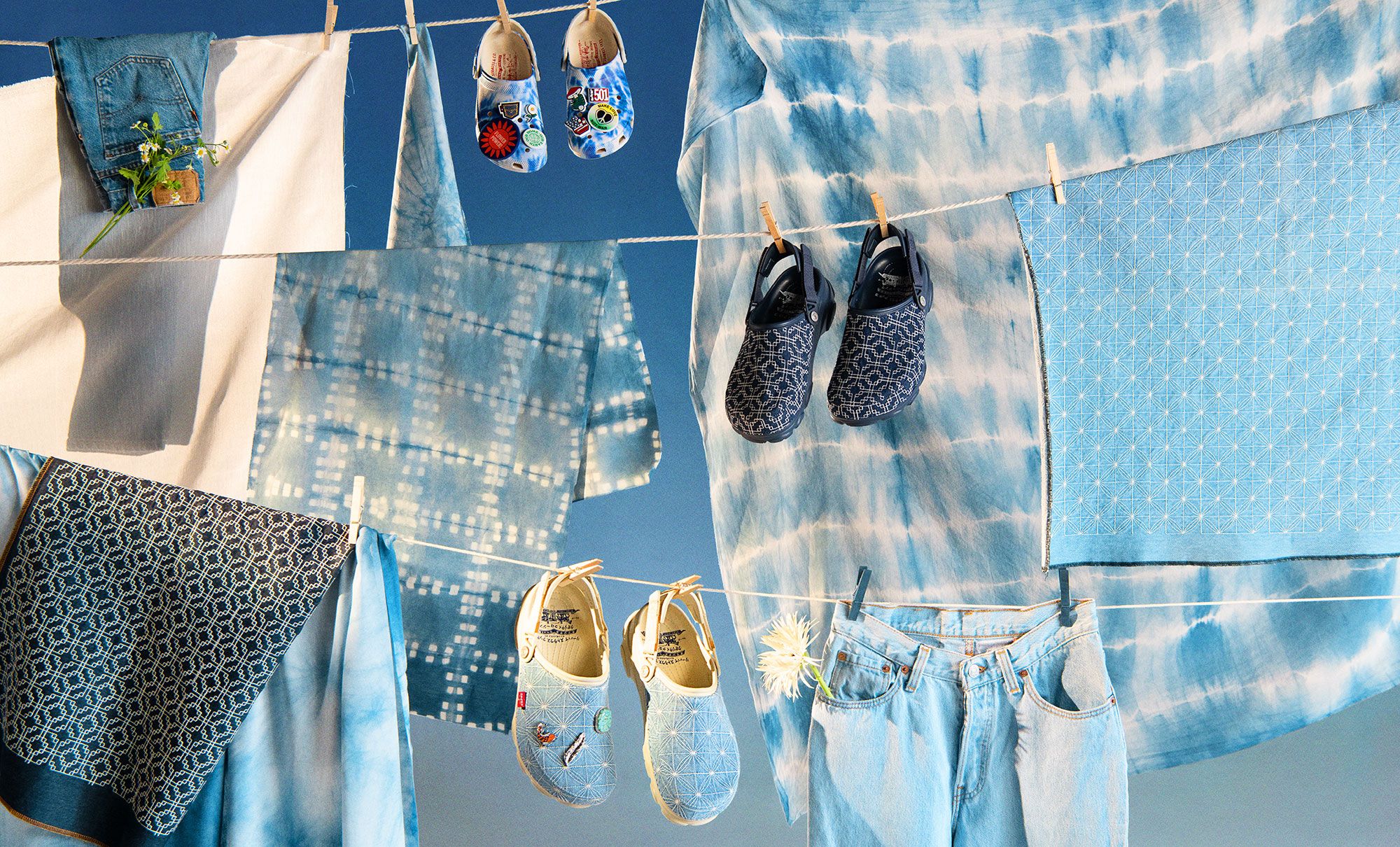 Crocs выпустит коллаборацию с Levi's