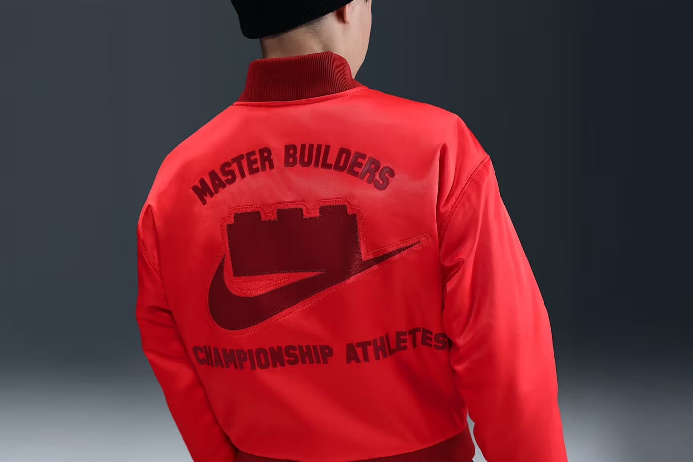 LEGO и Nike представили совместную коллекцию вещей