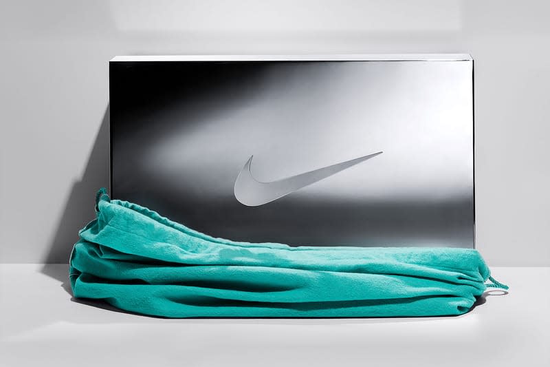 Tiffany & Co. и Nike создали коробку для кроссовок из серебра
