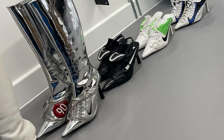 Дизайнер Анкута Сарка представила свои апсайкл туфли, сделанные из футбольных бутс