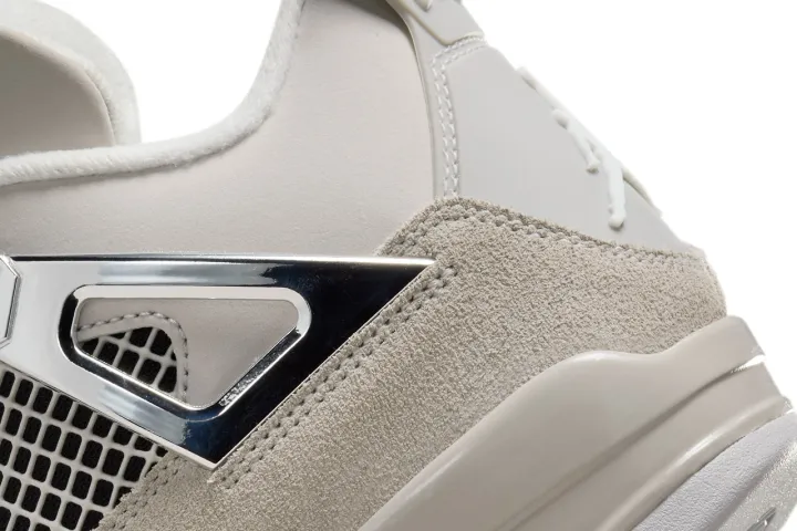 Официальные фотографии кроссовок Air Jordan 4 «Frozen Moments»