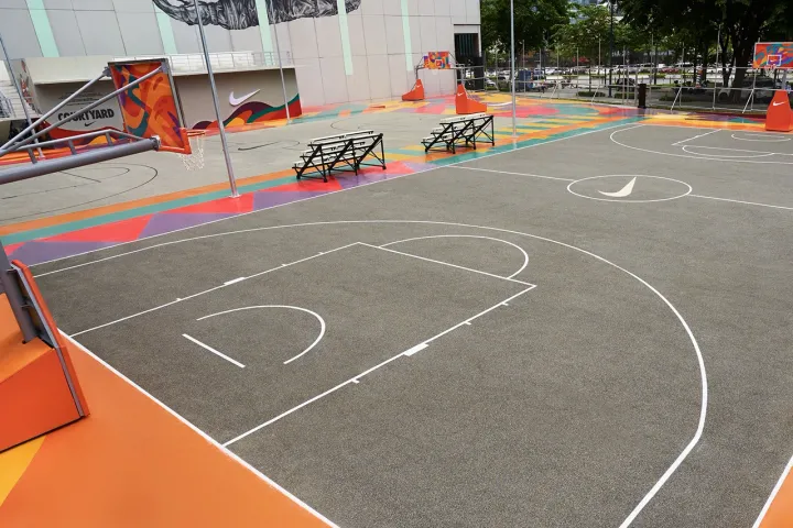 Nike открыл баскетбольную площадку в Маниле