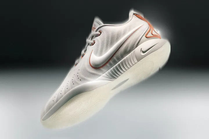 Леброн Джеймс представил кроссовки Nike LeBron 21