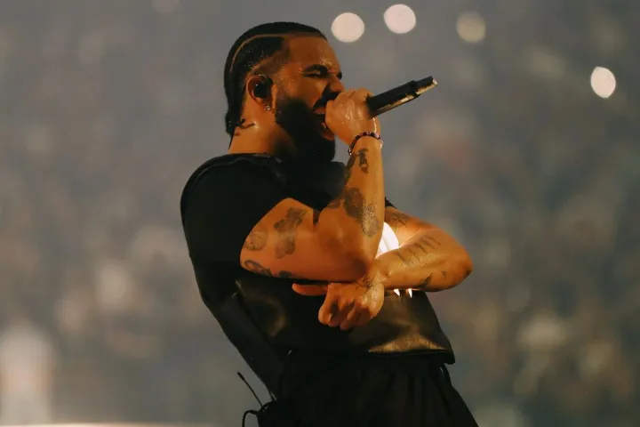 Drake возглавил чарт Billboard и установил новый рекорд