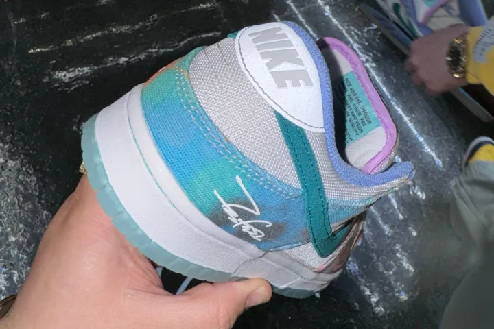 Первый взгляд на кроссовки Futura x Nike SB Dunk Low