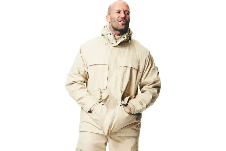 Stone Island представил новую коллекцию Ghost Piece. В ее лукбуке принял участие Джейсон Стэйтем