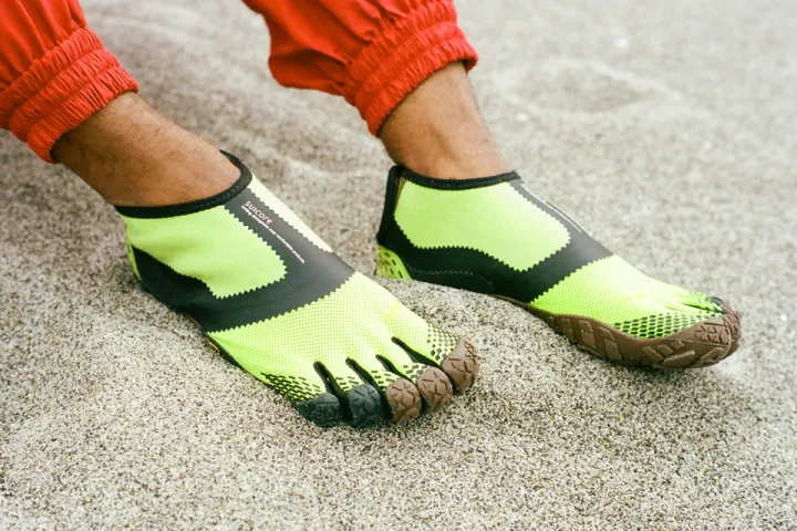 Японский бренд Suicoke представил летнюю коллекцию обуви