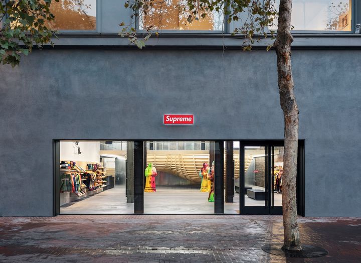 VF Corporation планирует продать бренд Supreme