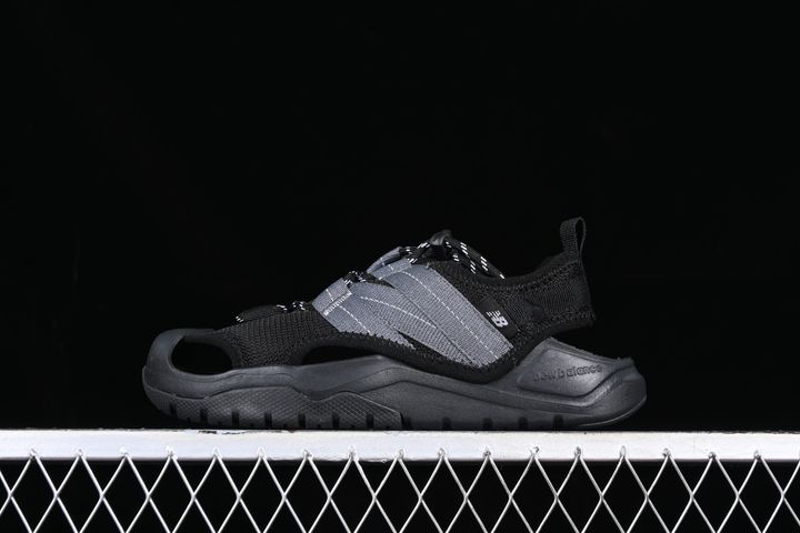 Новинка магазина. New Balance 4205