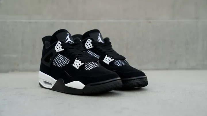 Новинка магазина. Air Jordan 4 «White Thunder»