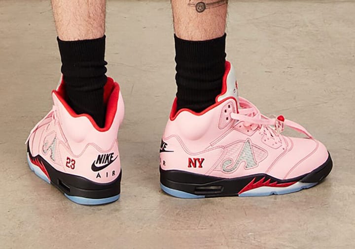 Живые фотографии кроссовок Awake NY x Air Jordan 5 «Arctic Pink»