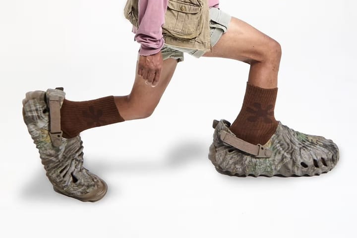 Crocs представили новые клоги Pollex от Салехе Бумбури