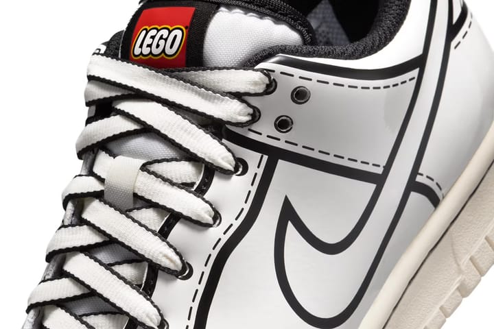 Официальные фотографии коллаба LEGO x Nike Dunk Low
