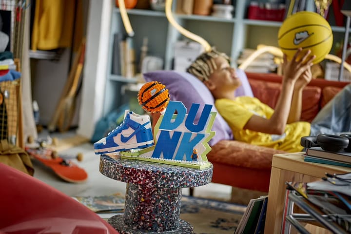 LEGO и Nike выпустят совместный конструктор