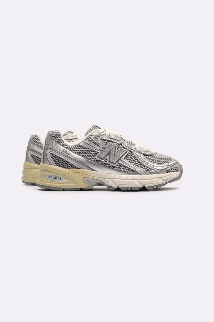 Новинка магазина. New Balance 740