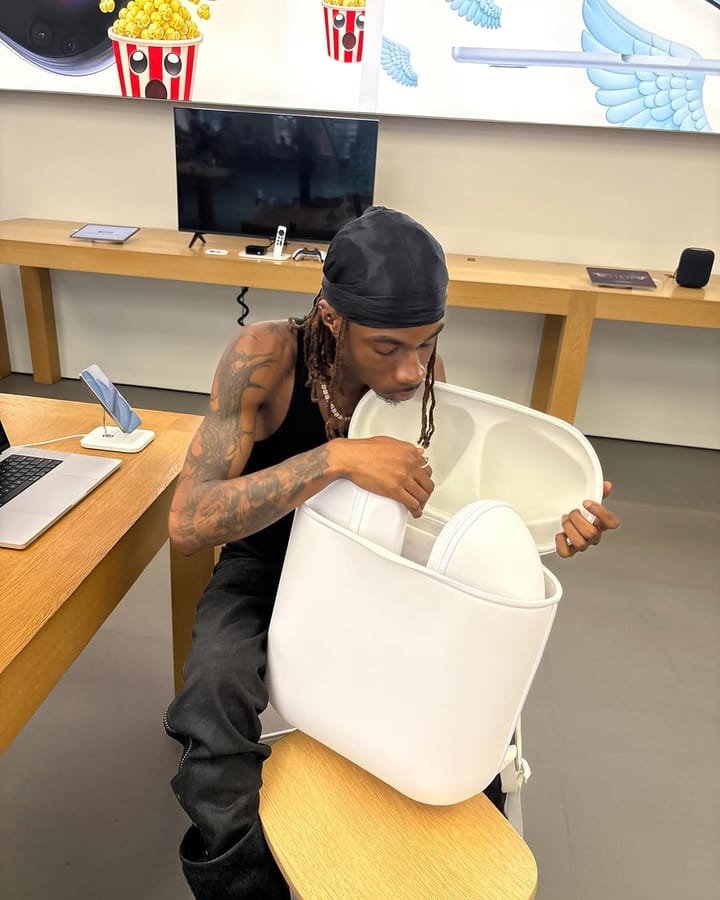 Bravest Studios представили рюкзак в виде AirPods