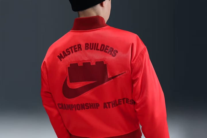 LEGO и Nike представили совместную коллекцию вещей